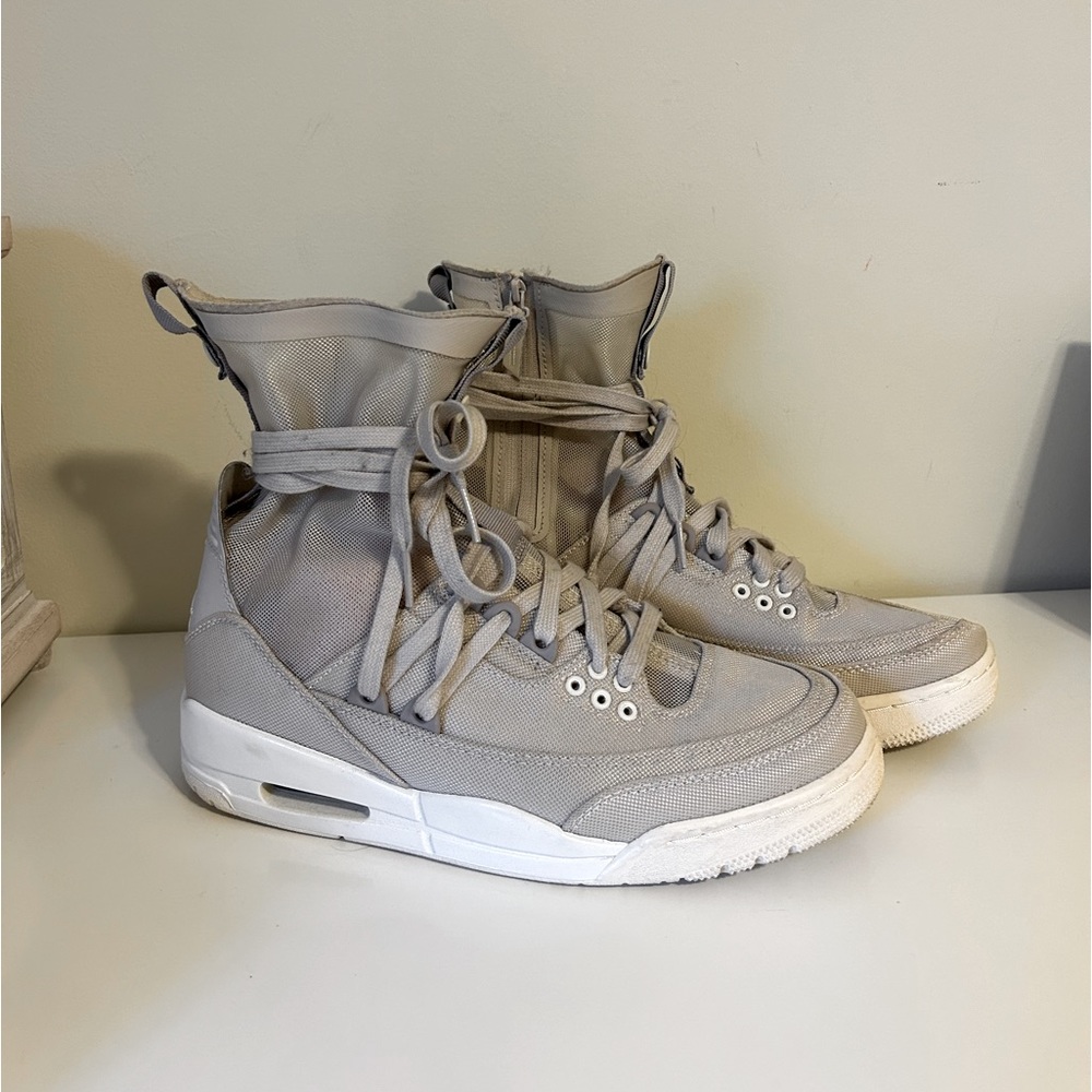 Grey Air Jordan Women’s tie up sneakers US 8.5